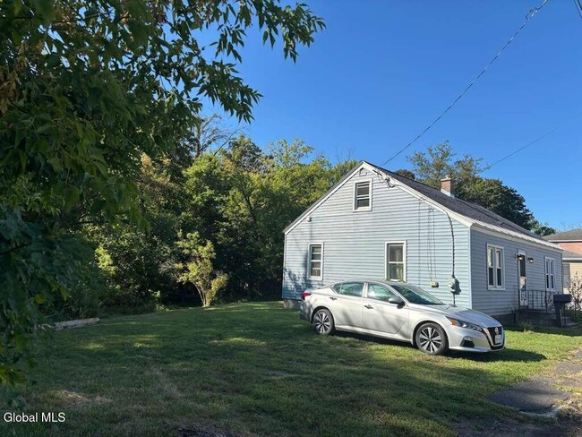 Primary Photo - 23 Lakeview Ave