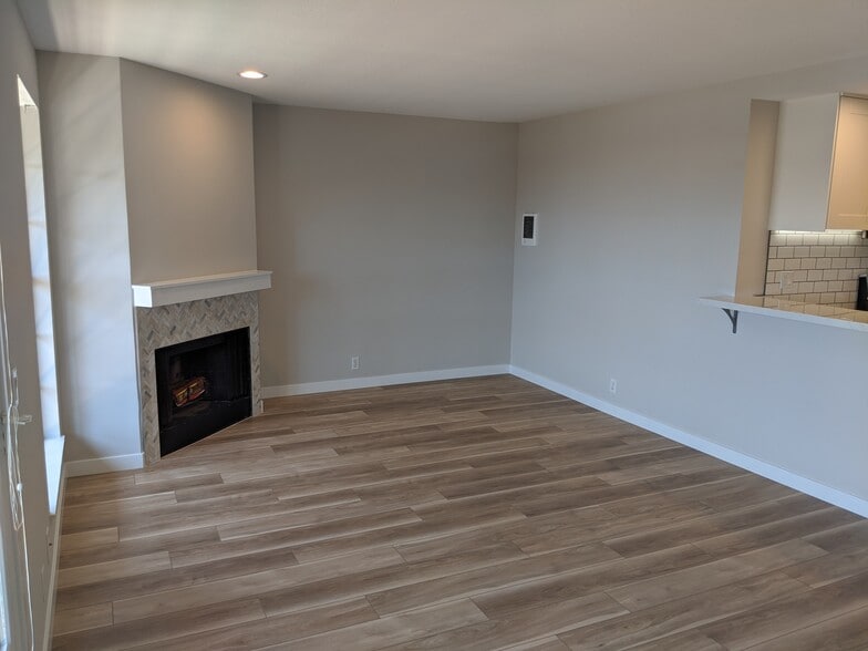 Living Room & Fireplace - 2225 Linwood St