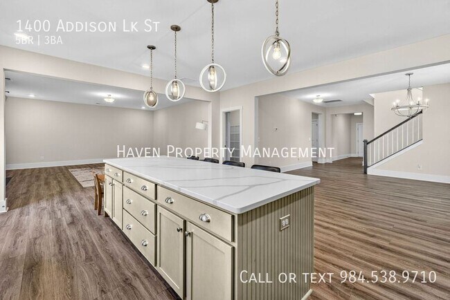 Building Photo - 1400 Addison Lk St