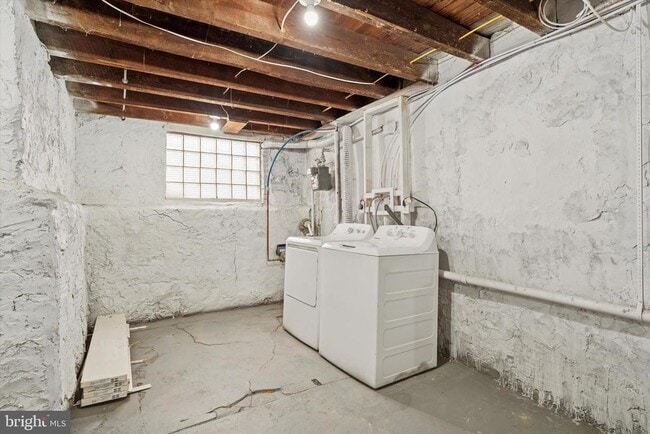 Building Photo - 417 E Upsal St