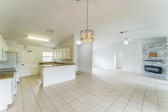 Building Photo - 205 Golf Aire Blvd