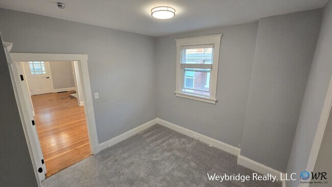 Building Photo - 923 Rogers Pl