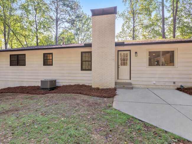 Building Photo - 2501 Sandy Ct