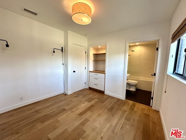 Building Photo - 833 Maltman Ave