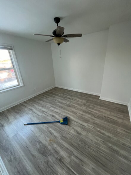 Building Photo - 1322 W 110th St