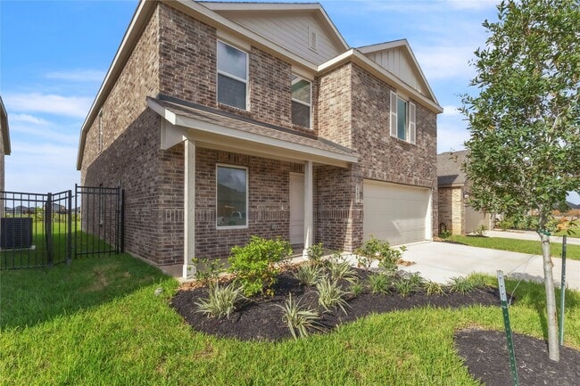 Building Photo - 27627 Village Cir Dr