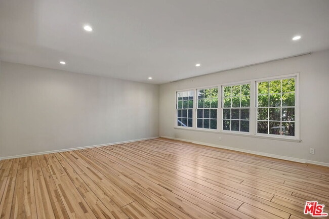 Building Photo - 450 Smithwood Dr