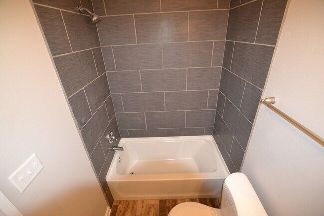 Building Photo - 5157 Cumberland Cove Dr