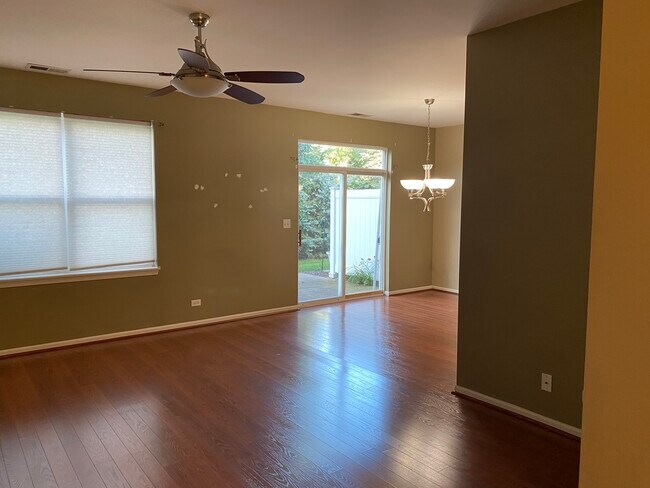 Building Photo - 496 Majestic Ln