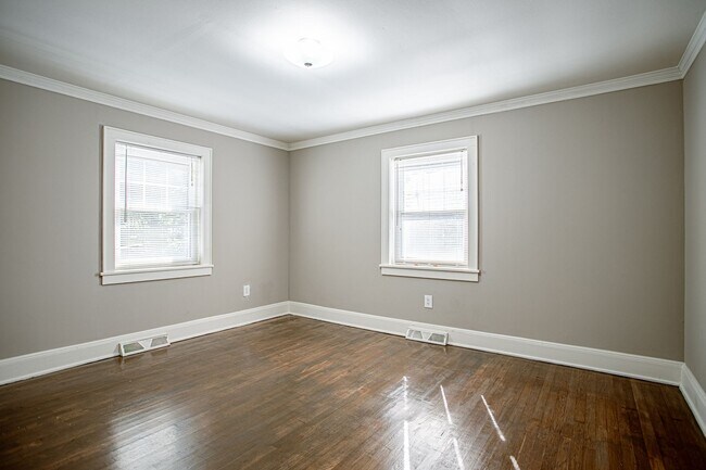 Building Photo - 2 Bed Home in Williamston With Bonus Room