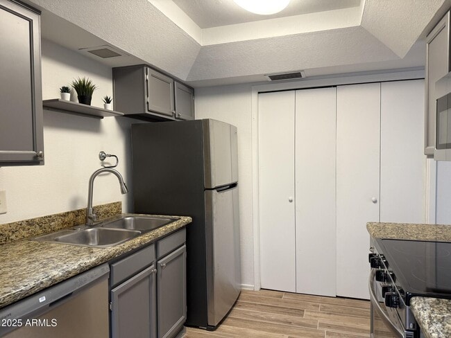 Building Photo - 629 N Mesa Dr
