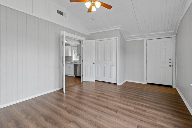 Building Photo - Charming 2 bedroom, 1 bathroom home located near Historic McKinney!!