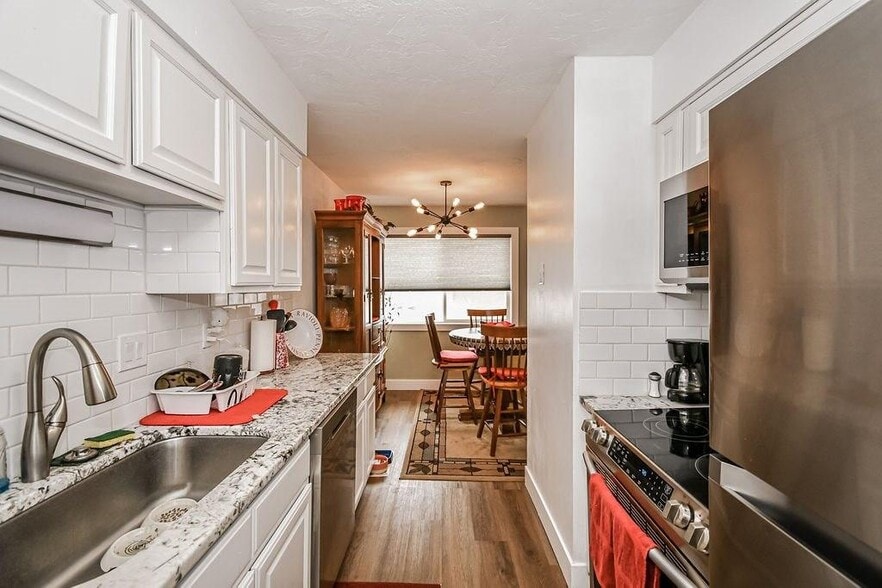 Kitchen - 5137 Mesquite Dr