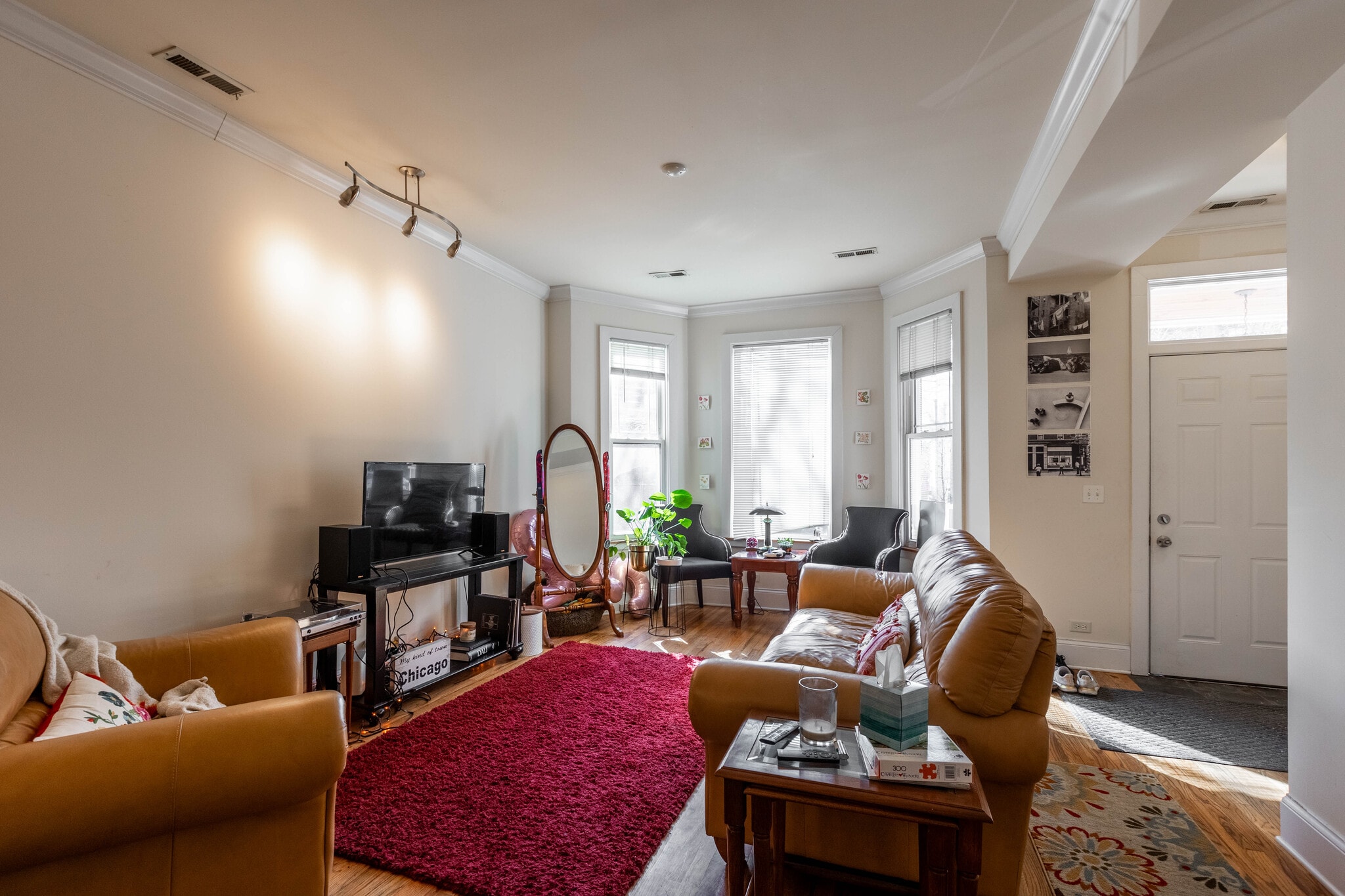 Building Photo - 1314 W Roscoe St