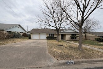 Building Photo - 11303 Circle Bend Dr