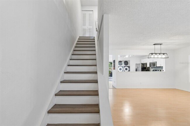 Building Photo - 607 Bough Ave