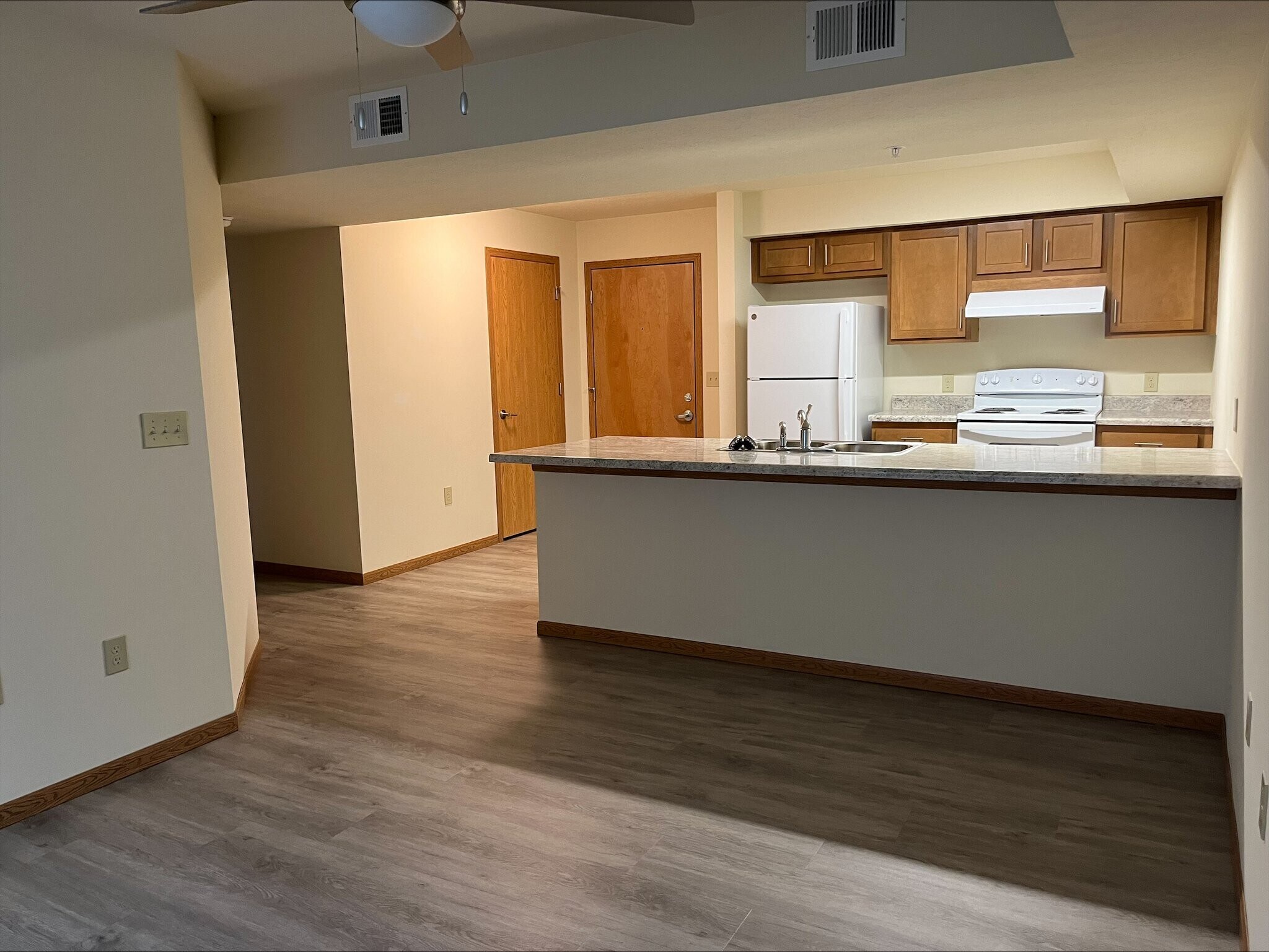 Building Photo - 350 Elk Village Dr