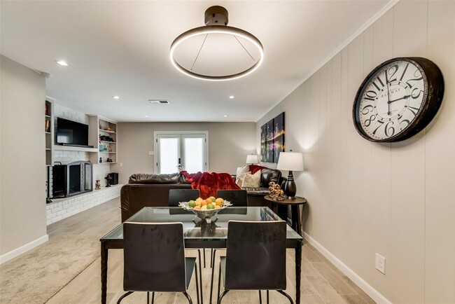 Building Photo - 3 Bedroom 2 Bathroom 2 Car Garage Duplex i...