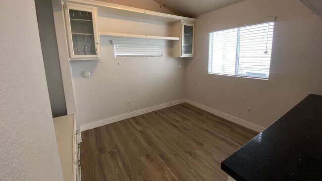 Building Photo - 1 Bed/1 Bath Coastal Encinitas