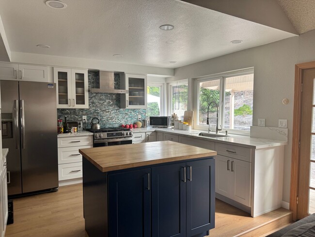 Building Photo - Beautiful 3-Bedroom + Loft Home in Desirab...