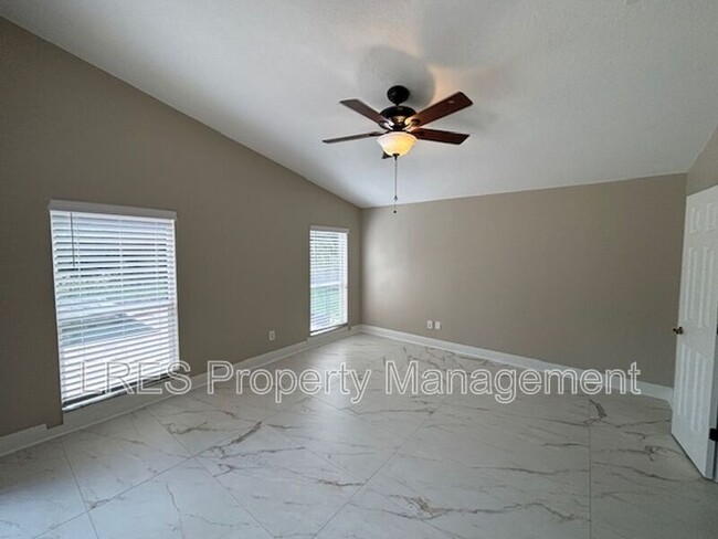 Building Photo - 1028 Kerwood Cir