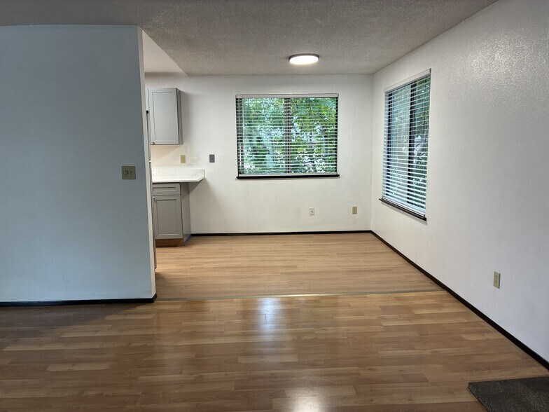 Building Photo - 4730 SE 69th Ave