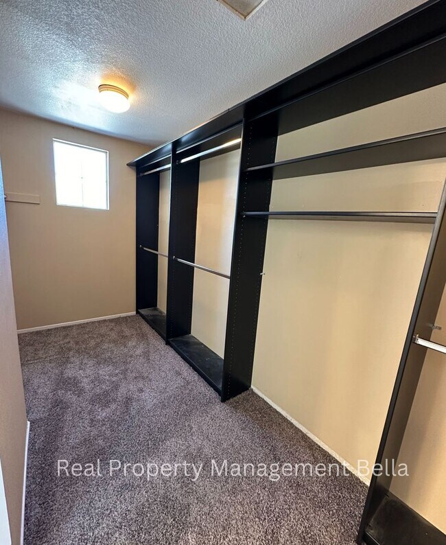 Building Photo - 3 Bed 3 Bath Perris Home w/ Office Space & Community Pool