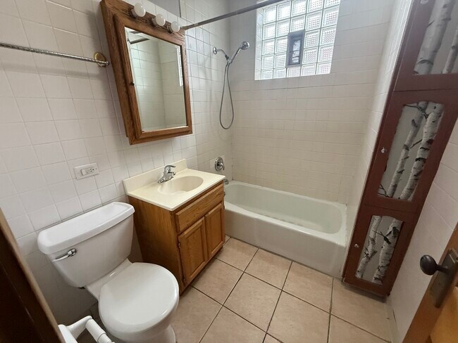 Building Photo - 5217 W Cuyler Ave