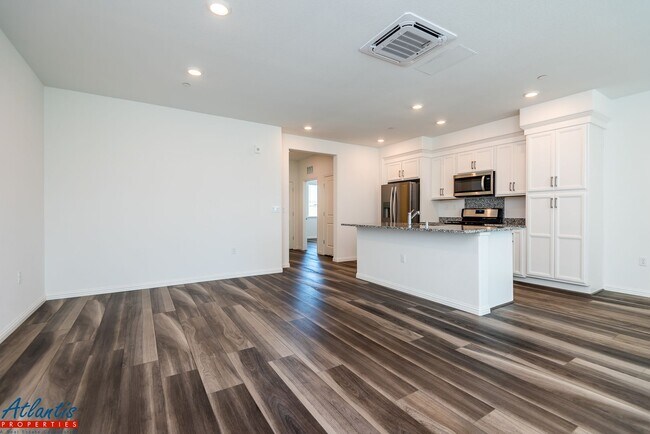 Building Photo - Newly Built Condo | Open Floor Plan | E.V. Outlet