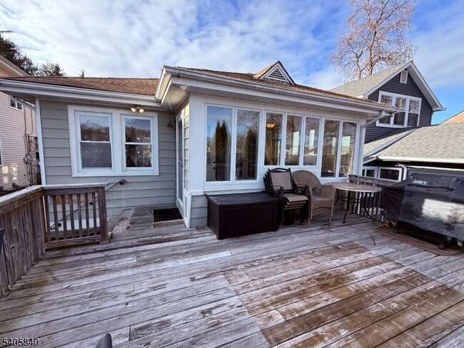 Building Photo - 40 W Shore Rd