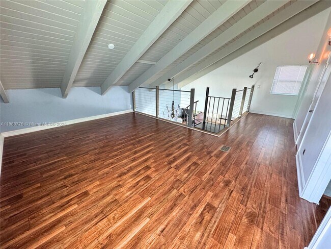 Building Photo - 2553 Bessie St