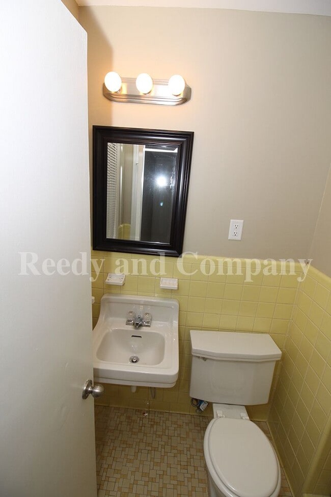 Building Photo - 4123 Rhodes Ave