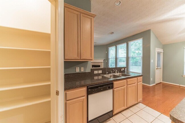 Building Photo - 519 Mesquite Dr