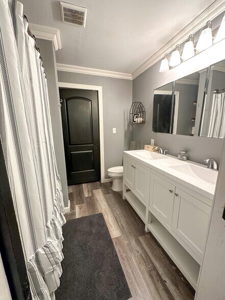 Building Photo - 5 big oak road