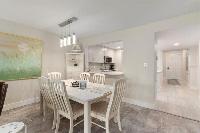 Building Photo - 6500 Sunset Way