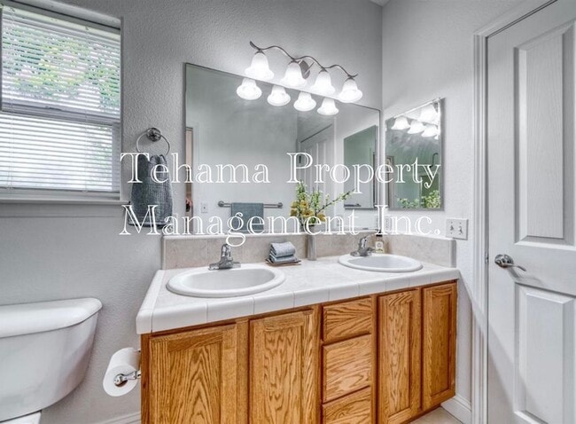Building Photo - Red Bluff 3 bedroom 2 bathroom with 2 car garage