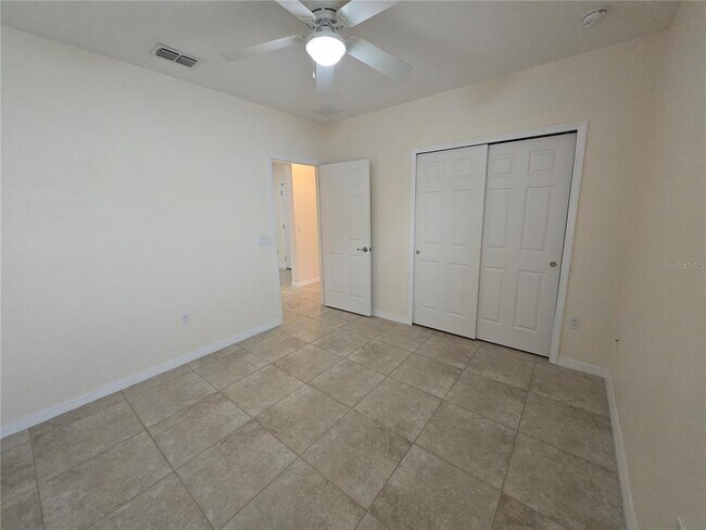 Building Photo - 2246 Waukegan Dr