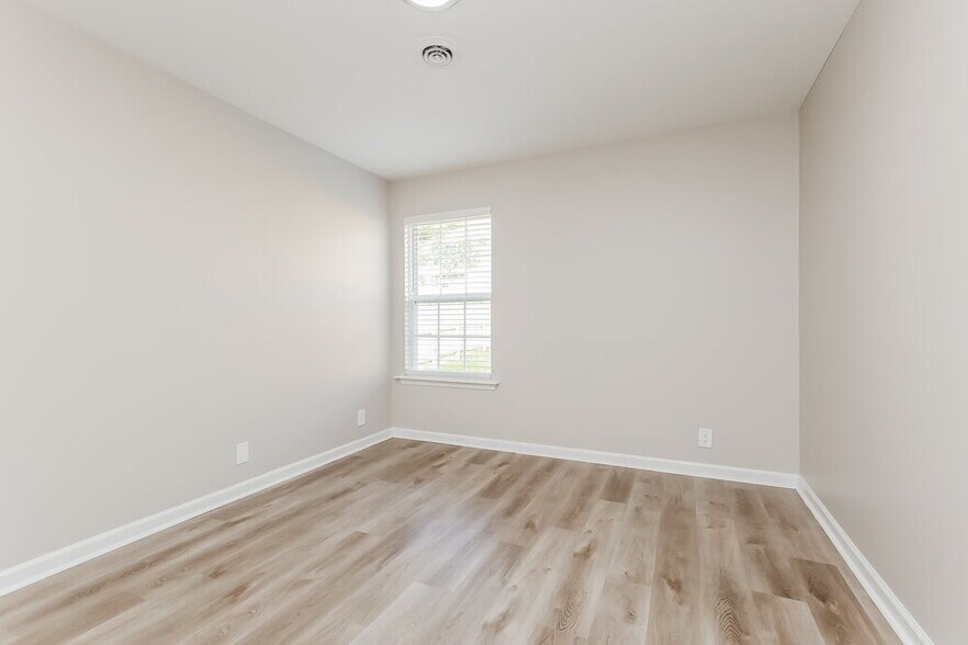 Building Photo - 3025 Ace Wintermeyer Dr