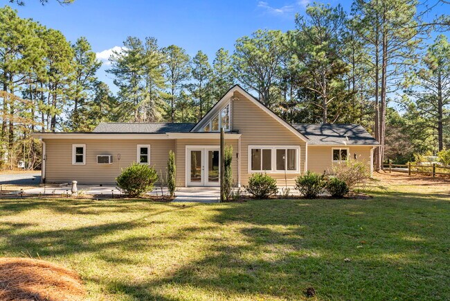 Building Photo - 53 Pine Lake Dr