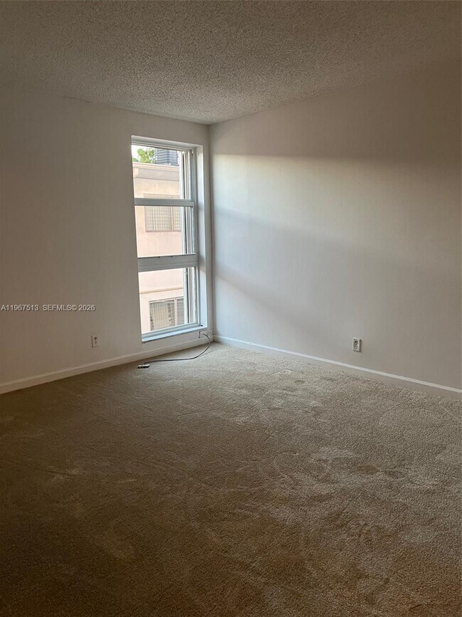 Building Photo - 2420 Diana Dr