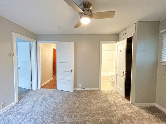 Building Photo - One Plus Bedroom House For Rent!