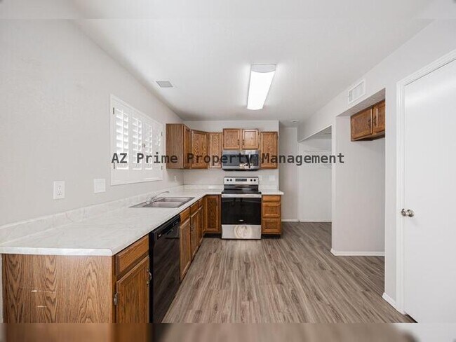 Building Photo - 619 E Jensen St