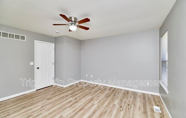 Building Photo - 4927 Triple Tree Ct