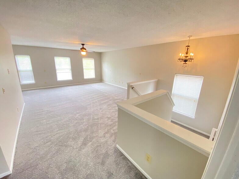 Building Photo - 5843 Amber Ln