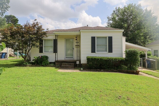 Building Photo - 3 Bed | 1 Bath | Mid Town | $1400