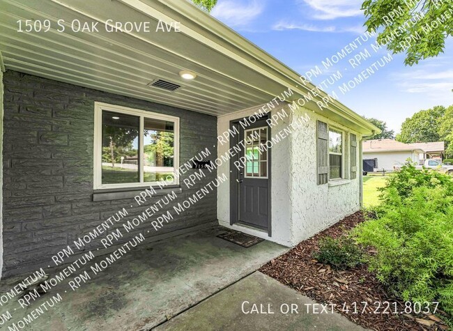 Building Photo - CUTE 2BED/1BATH MIDTOWN HOME - NEAR OAK GR...