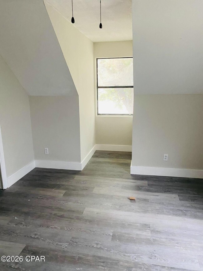 Building Photo - 1825 Watkins Ave