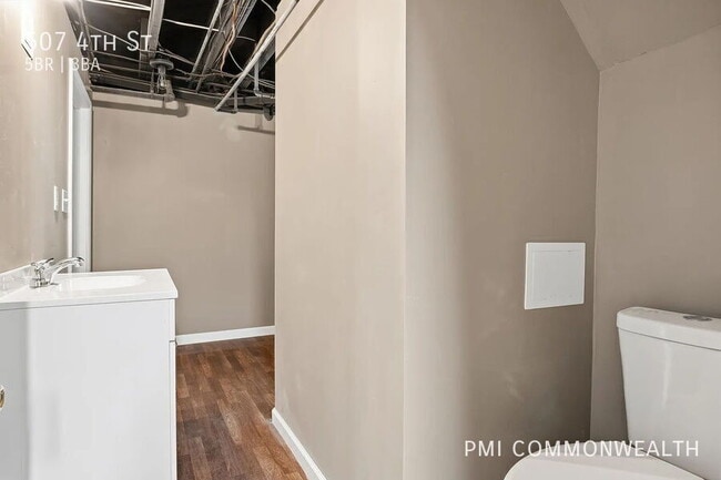 Building Photo - 507 4th St