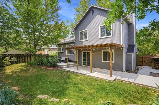 Building Photo - Remodeled home in Broomfield