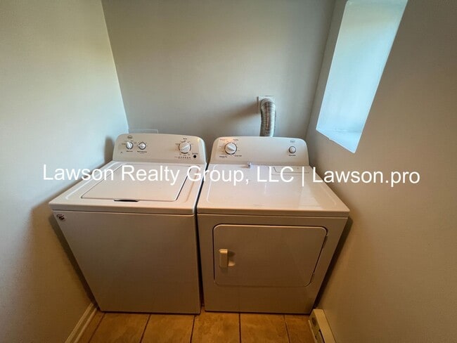 Building Photo - Charming Brick Home in Vinton with Finished Basement